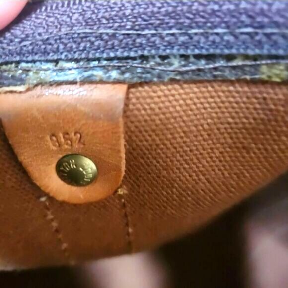 Louis Vuitton Keepall Vintage Travel Bag - Picture 3 of 15